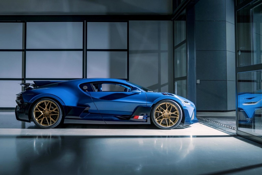 Bugatti-Divo-side-1536x1024.jpeg