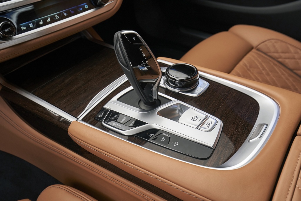 GTspirit-BMW750LI-Interior-6.jpg
