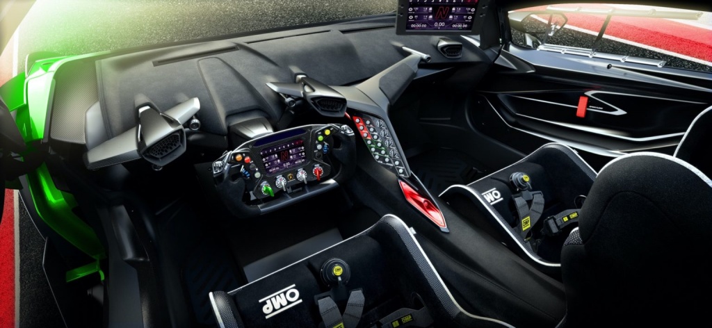 Lamborghini-Essenza-SCV1218-1536x709.jpg